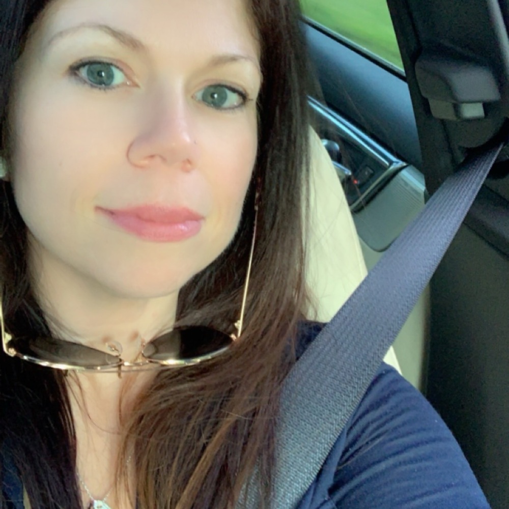 Meet your Posher, Nicole